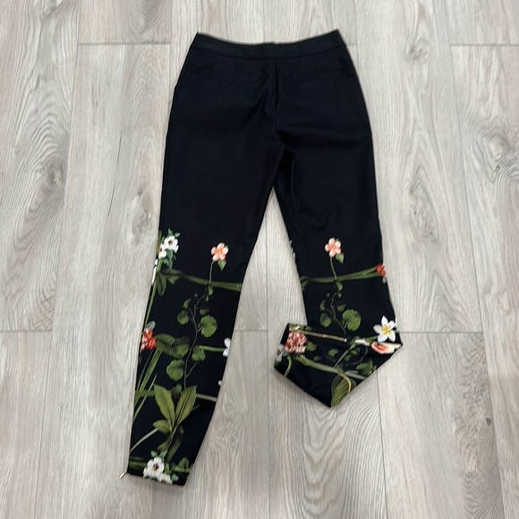 TED BAKER floral pants. Never worn. - Picture 4 of 5